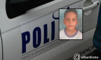 Garoto de sete anos morre atropelado por ônibus escolar