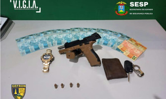 Gefron prende homem e realiza a apreensão de veículo, arma, munições e dinheiro