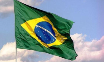 Governo sanciona lei que obriga hasteamento da Bandeira Nacional nas escolas de MT