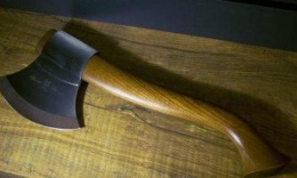 homem é assassinado com golpes de machado no pescoço, em Sapezal