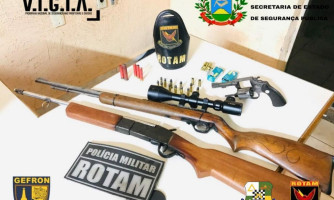 Homem é preso com armamento dentro de casa em Vila Bela