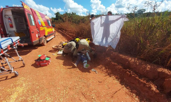 Homem fratura dois braços e uma perna em acidente na Estrada do Matão