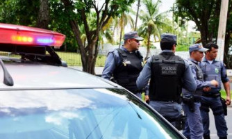 Homem leva facada no estômago; polícia investiga caso