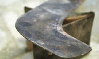 Homem leva golpe de foice no pescoço em boteco do interior de MT