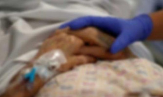 Idosa tem partes íntimas queimadas e morre após maus tratos do filho