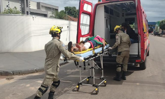 Invadiu e bateu; acidente de trânsito deixa duas pessoas feridas no Centro da cidade