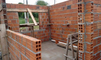 Ladrão invade obra em construção e leva ferramentas de pedreiro, em Pontes e Lacerda