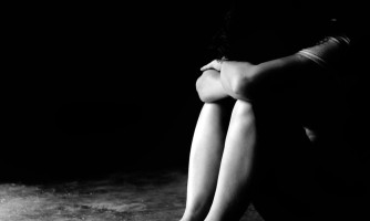 Mãe encontra estuprador na cama da filha de 12 anos em Nova Lacerda