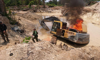 Mais seis escavadeiras são destruídas em Operação da PF no Garimpo Sararé