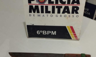 Marido tenta matar esposa com golpes de faca, em Cáceres
