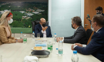Mauro Mendes afirma se Governo Bolsonaro “enrolar” MT vai comprar 500 mil doses da CoronaVac e começar a vacinação