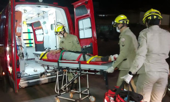 Motociclista bate em veiculo e sofre ferimentos graves em Pontes e Lacerda