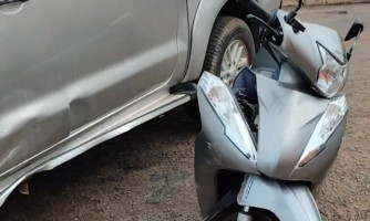 Motociclista em alta velocidade colide com camionete na avenida tancredo neves