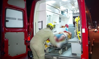 Motociclista tem pé dilacerado em acidente na Rua Javan Junior