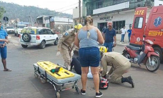 Motorista avança com carro na preferencial e bate em motociclista
