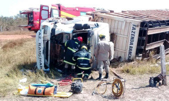 Motorista de carreta fica gravemente ferido em acidente na região da estrada do Matão