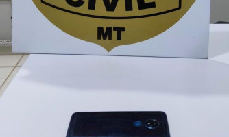 Mulher é presa em flagrante em posse de celular furtado de colega de trabalho em Jauru