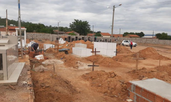 Nova área do cemitério Recanto da Paz é preparado para o dia dos finados. Local continua sem licença ambiental e controle para localização dos sepulcros
