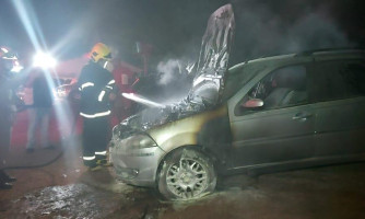 Pane elétrica provoca incêndio em veículo em pesqueiro