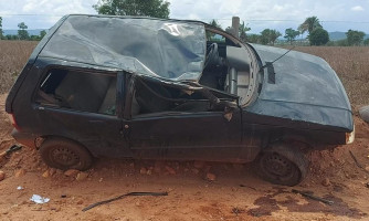 Passageiro sofre fratura em capotamento de veículo na estrada do Córrego da Onça
