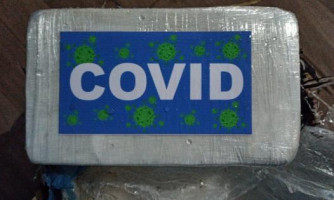 Polícia apreende 400kg de cocaína em embalagens com adesivos da Covid