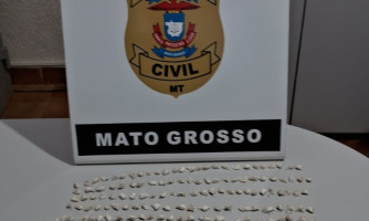 Polícia Civil apreende quase 300 papelotes de pasta base em residência de traficante