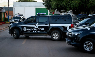 Polícia Civil cumpre 40 mandados contra associação criminosa; delegado é baleado em operação