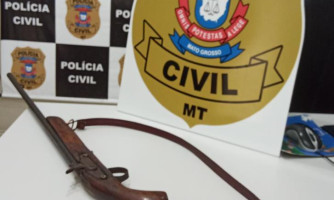 Polícia Civil prende jovem carregando nas costas uma espingarda em via pública