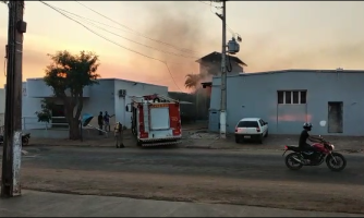 Policia Militar arromba portas e janelas para salvar pacientes de incêndio em hospital de Pontes e Lacerda