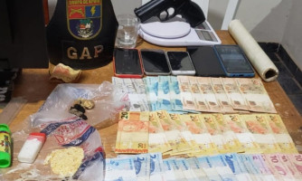 Quatros Marcos: armas, drogas, e dinheiro são aprendidos em “boca de fumo”