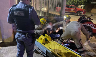Rampou e caiu: motociclista fica ferido no Centro de Pontes e Lacerda