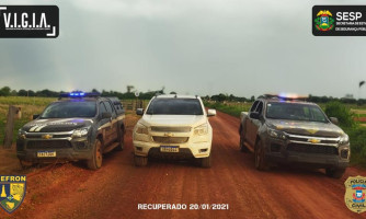 Receptador foge, mas deixa duas menores em veículo roubado durante abordagem do Gefron