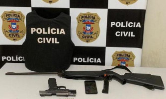 Suspeito é detido com arma furtada de Policial Civil