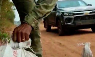 Traficantes descartam sacos de drogas em fuga do Gefron na Máquina Queimada