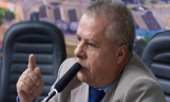 Vereador xinga colegas por rejeição à taxa do lixo