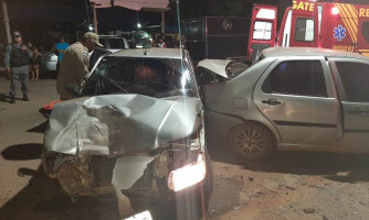 Vítima fica presa às ferragens após acidente violento, em Cáceres
