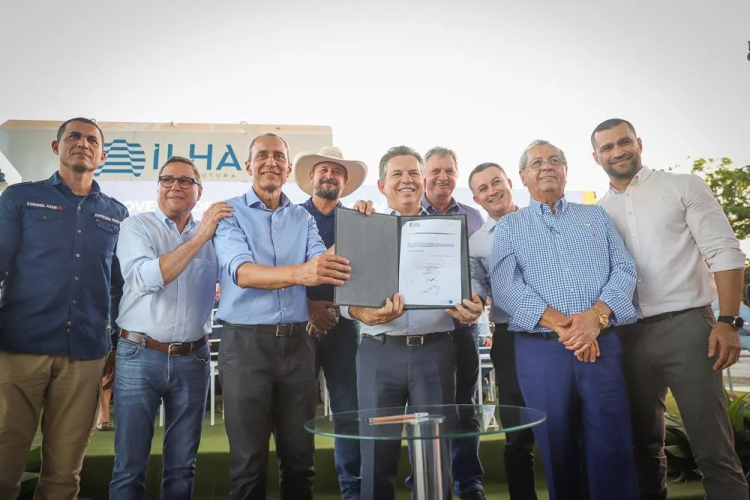 Deputado Cattani participa da assinatura de 1536 apartamentos