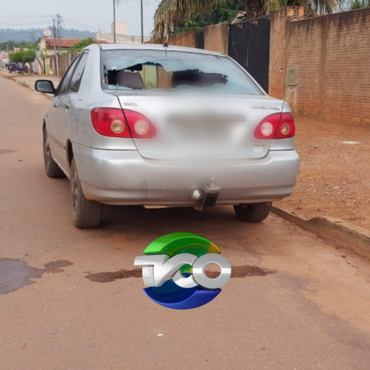 Mulher fica ferida após passar mal e bater em carro