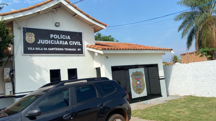 Quatro pessoas são presas durante investigação para apurar responsáveis por atear fogo em veículo apreendido