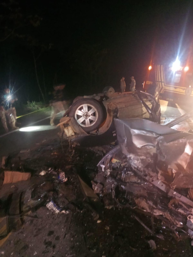 Seis pessoas morreram após acidente entre dois carros na Br-174