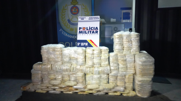 Carreta com 420 tabletes de pasta base de cocaína é apreendida pela PM na Rodovia dos Imigrantes