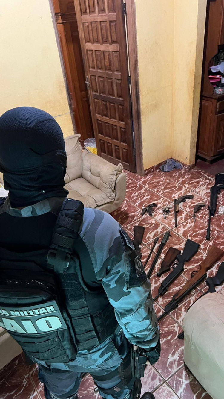 Homem é detido vendendo armas de fogo e munições no bairro jardim morada da serra