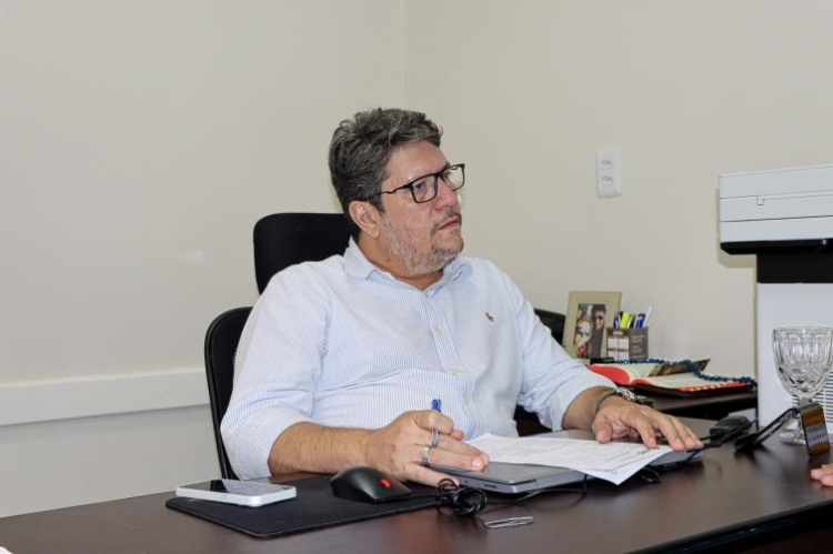 Prefeitura de Cáceres emite decreto para combater à dengue e estipula multa par quem não limpar terrenos, lotes e passeios públicos