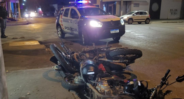 Acidente deixa vítima desacordada e outras duas feridas na avenida Municipal com a rua Goiás em Pontes e Lacerda