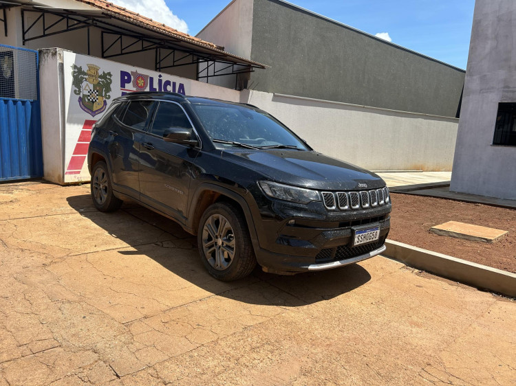 Carro de locadora em Brasília e recuperado pela PM em Pontes e Lacerda