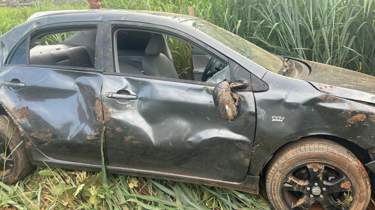 Seis pessoas são socorridas após capotamento na região do bananal