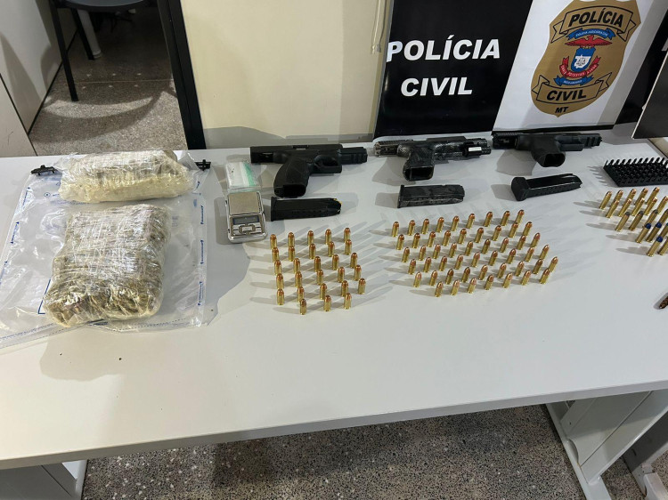 Goe e Polícia Civil prendem quatro pessoas com armas, drogas e dinheiro, em Pontes e Lacerda
