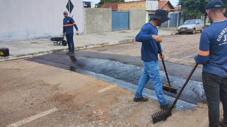 Quebra-molas causa transtornos na rua Maranhão em Pontes e Lacerda