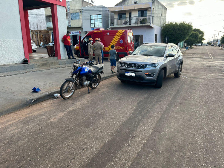 Motociclista faz ultrapassagem e provoca acidente em Pontes e Lacerda