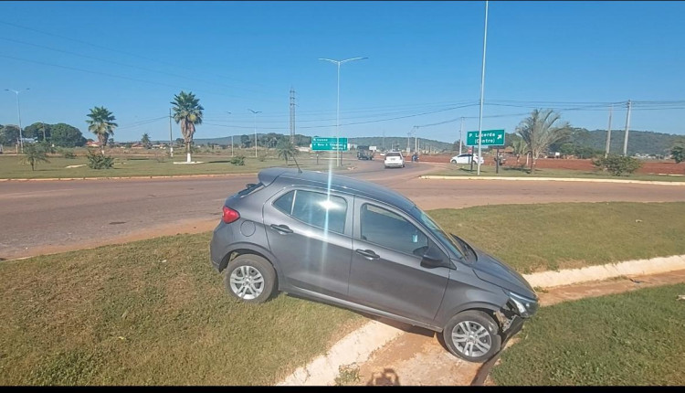 Acidente entre carro e carreta é registrado em Pontes e Lacerda